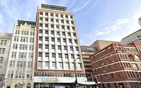 New York Style Penthouse Overlooking Government House & Adelaide Oval - 2Br 2Ba